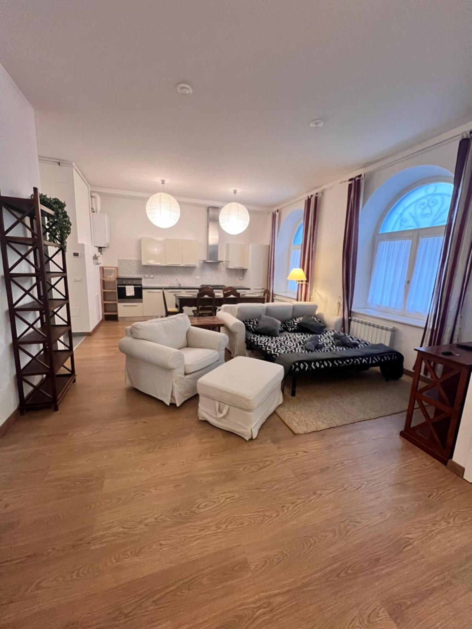 Loft With Private Parking Apartment Trieste Luaran gambar